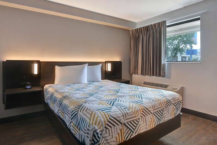 Room 7 of 28