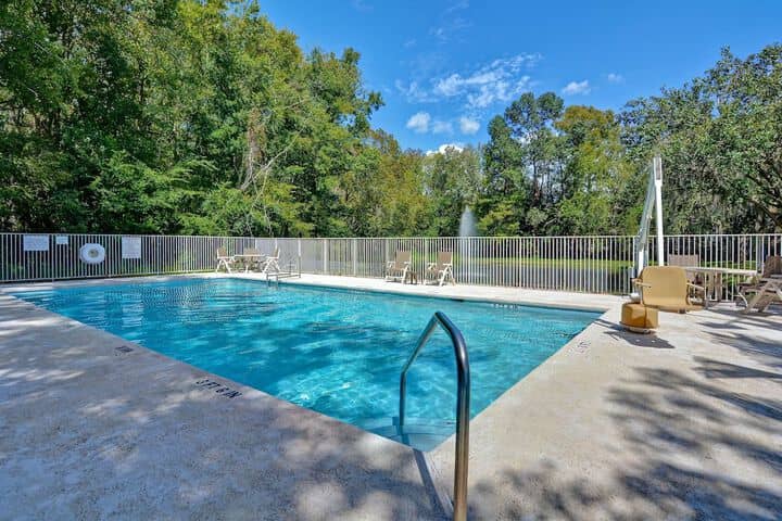 Pool 21 of 28