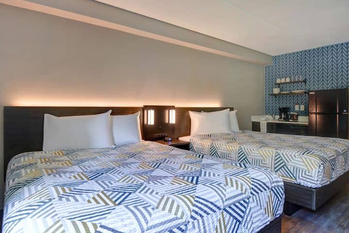 Room 10 of 28