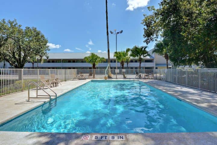 Pool 20 of 28