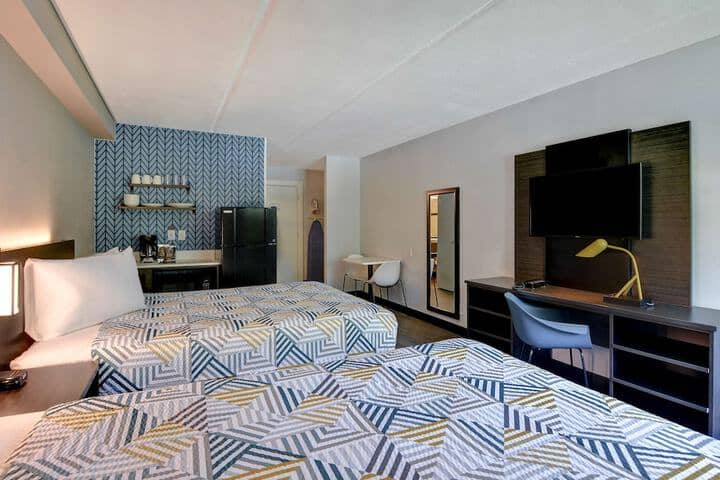Room 13 of 28