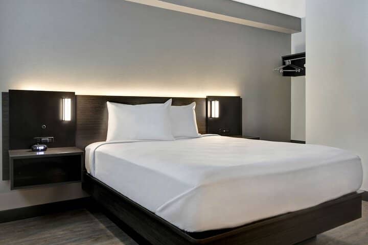 Room 5 of 28