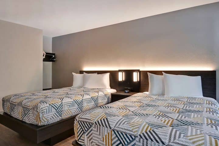 Room 11 of 28